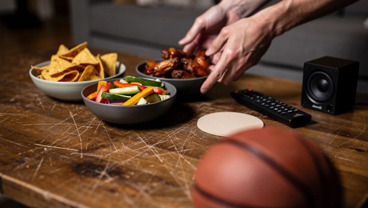Sportski vikend kod kuće: kako organizovati NBA veče sa društvom?